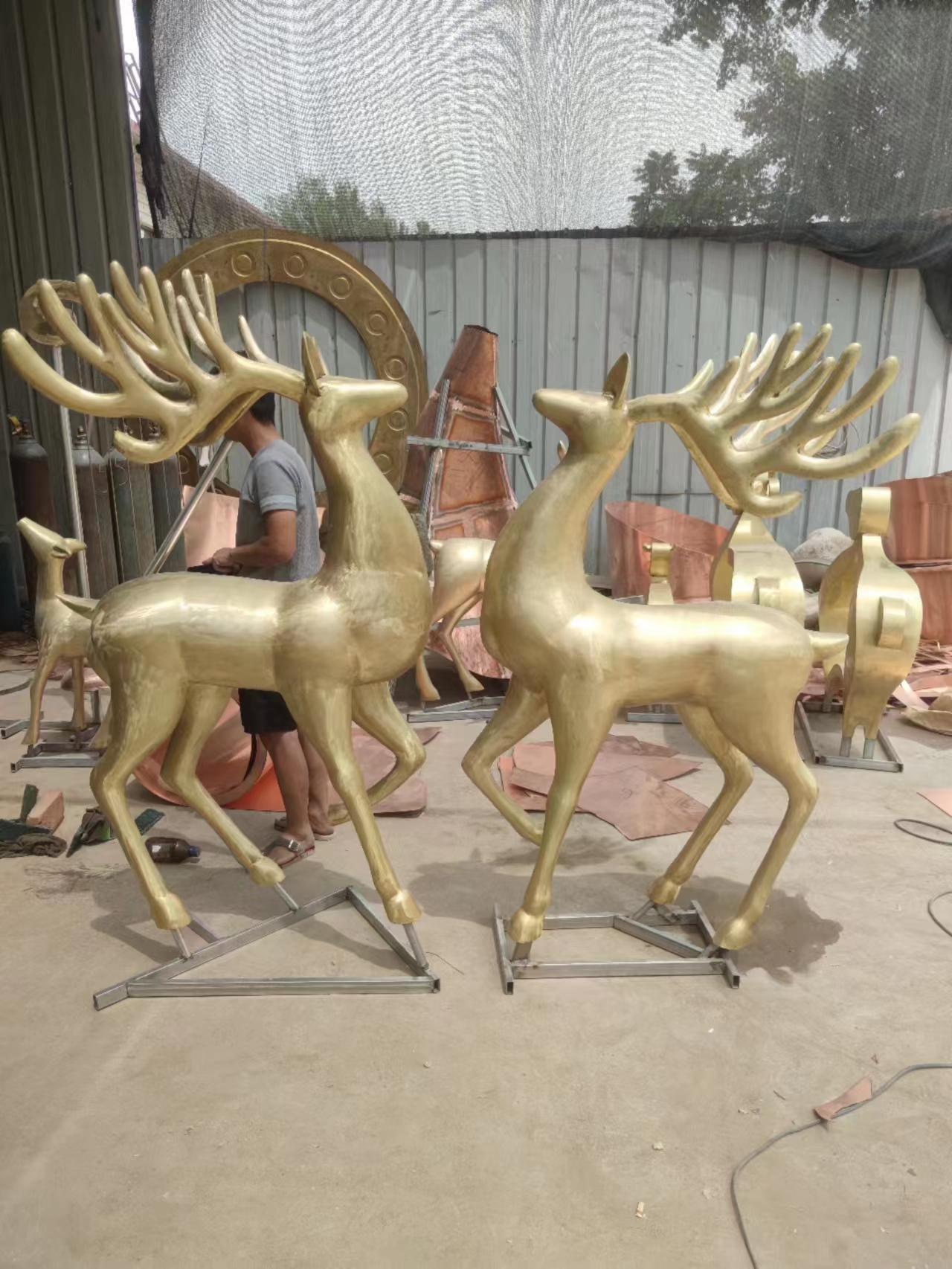 无锡 常州不锈钢动物雕塑  不锈钢抽象鹿  园林小品动物雕塑 定制